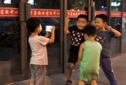 娱乐吃瓜的头像男真人,男真人生吃瓜背后的故事