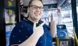 娱乐吃瓜酱上海老爷爷,揭秘都市老人的欢乐生活